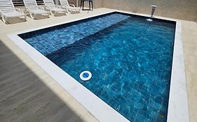 Apto com piscina 700 mts Praia Maranduba Ubatuba